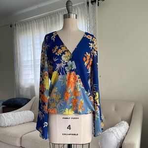 GUESS floral chiffon v neck bell sleeve blouse-M